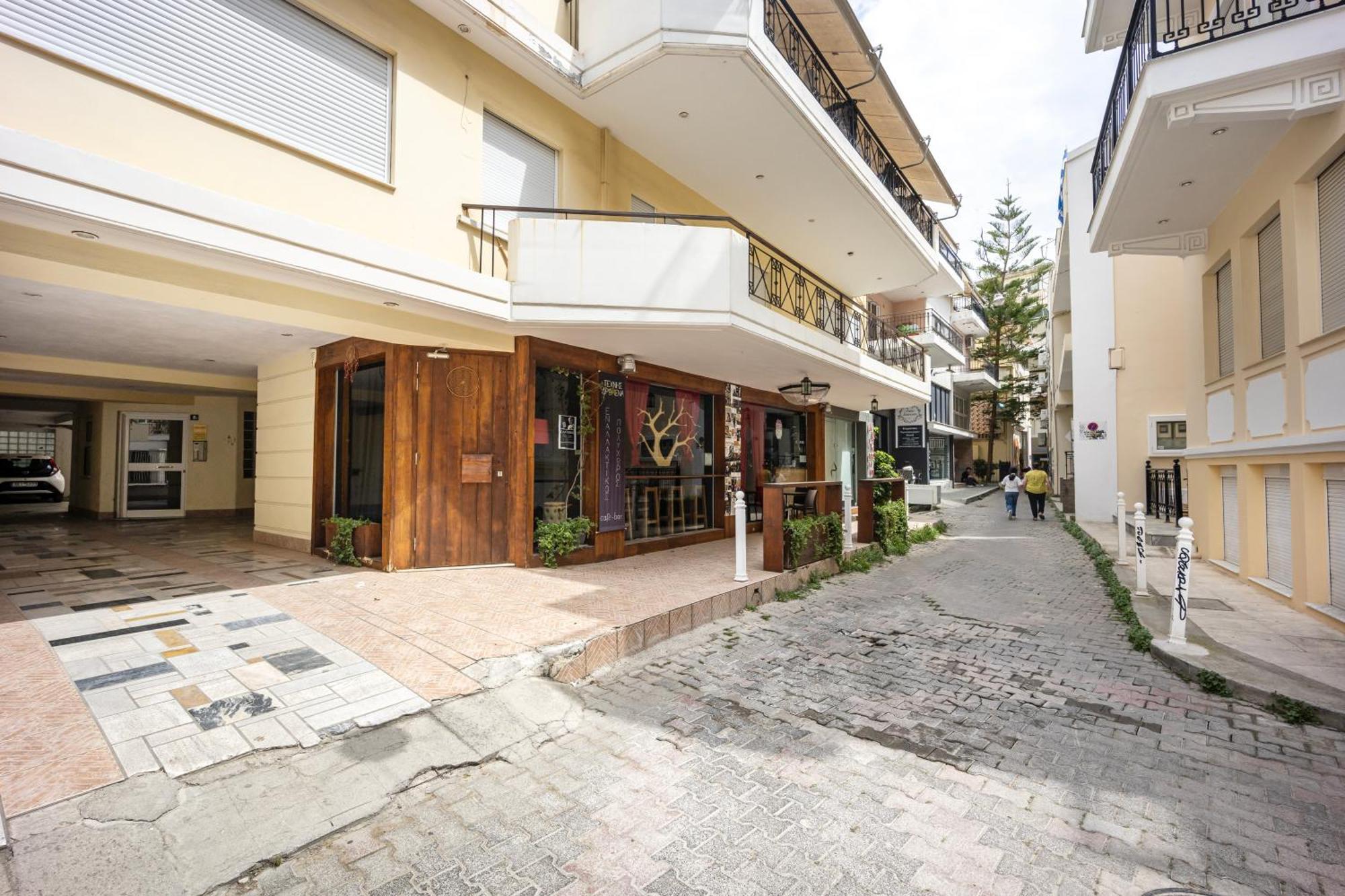 Fabulous Central Apartment Close To The Sea! Chalkida Exterior photo